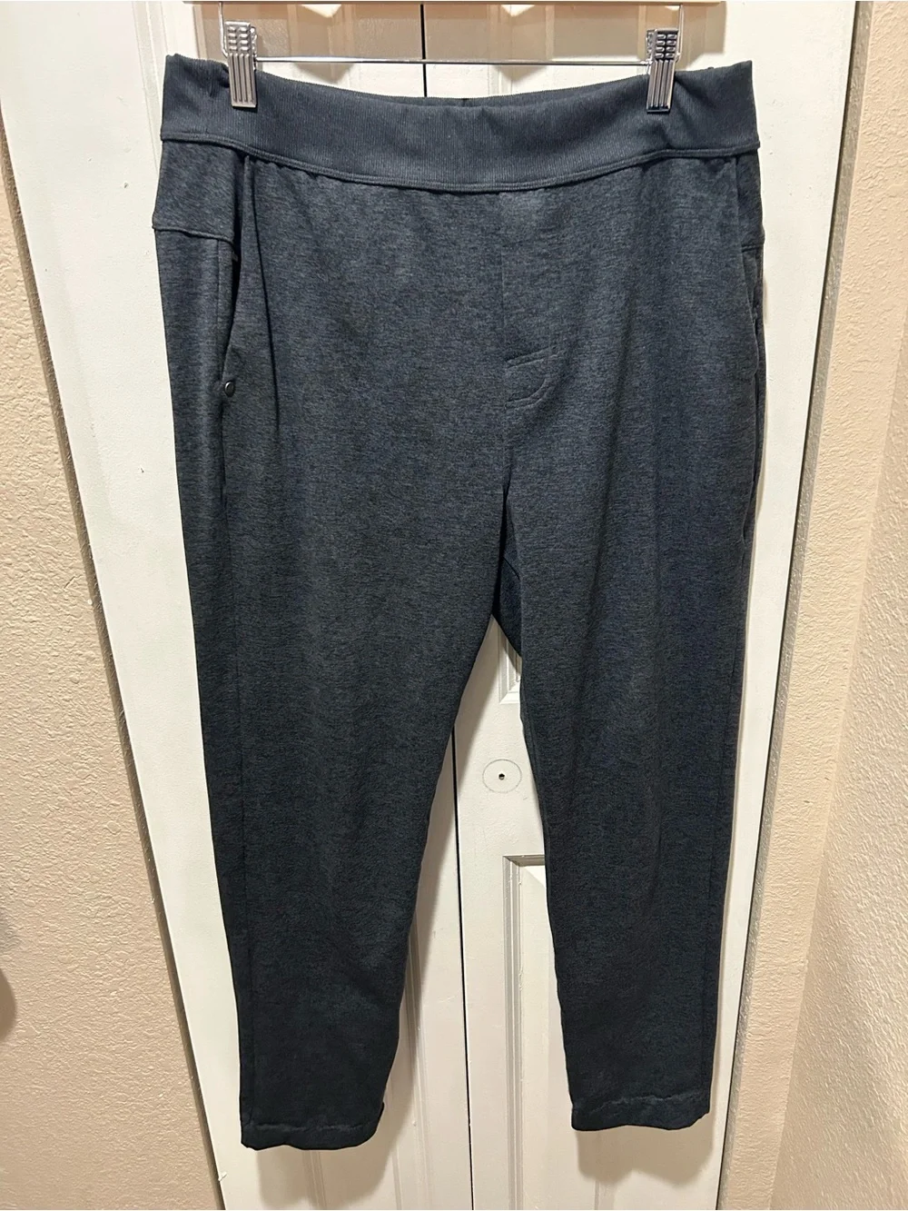 Vuori Men’s Coronado Pant in Charcoal Heather , size M